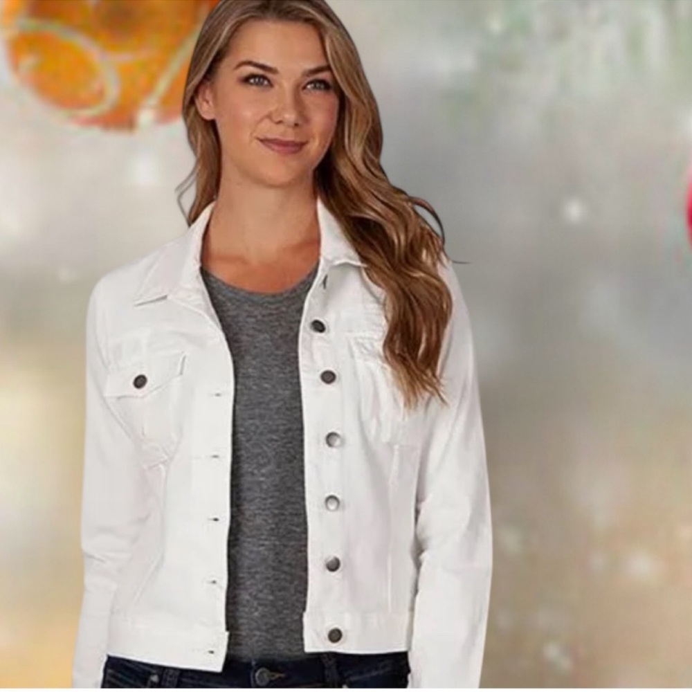 KUT from the Kloth Julia Optic White
Denim Jacket